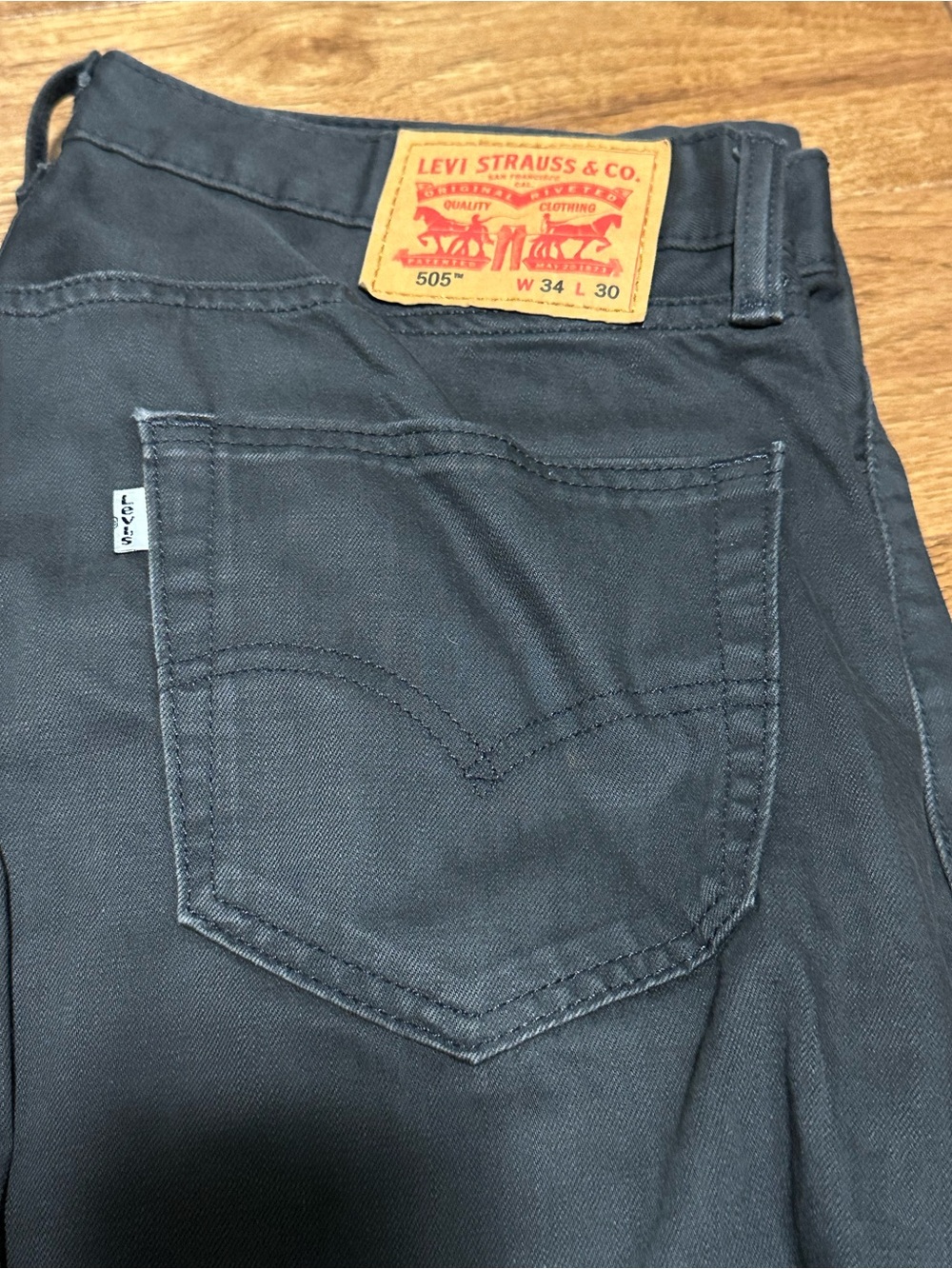 Levi's Slim Straight Men's Jeans in Charcoal Gray